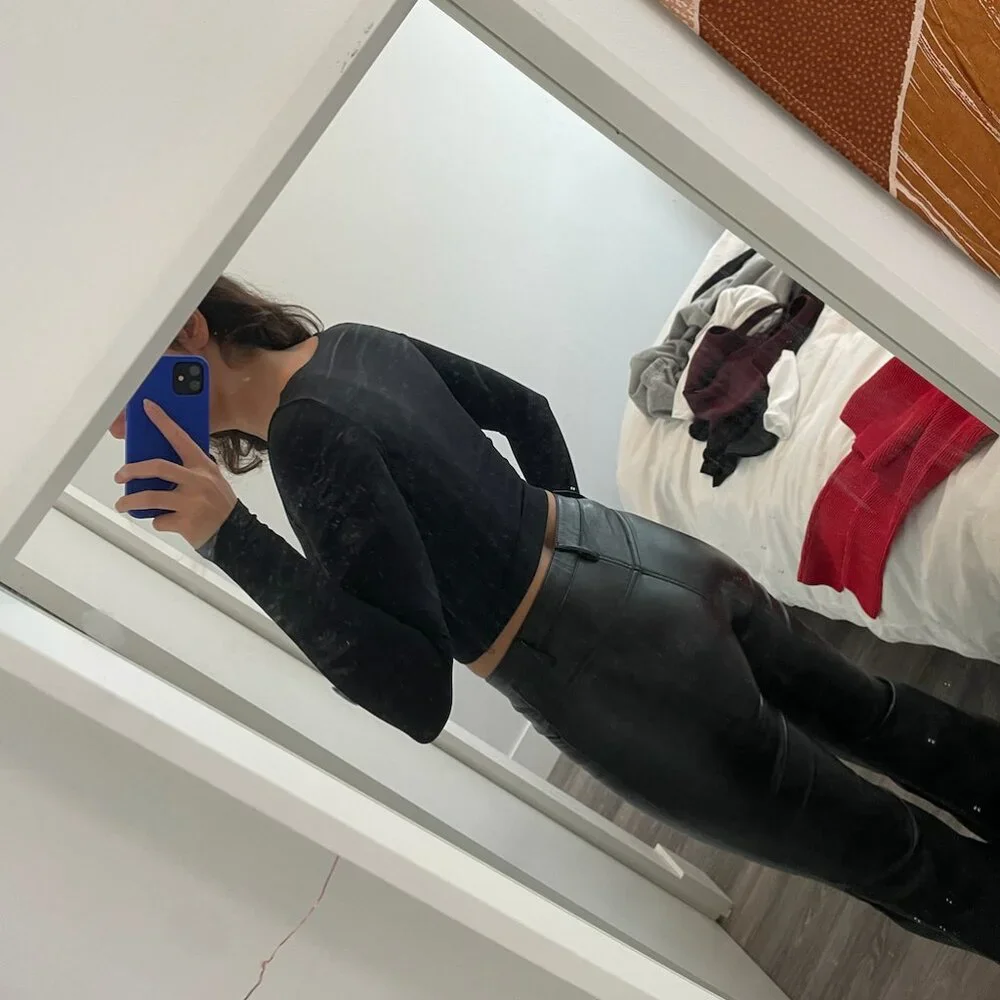 ARITZIA XS CONTOUR SCOOPNECK BLACK LONGSLEEVE - Picture 4 of 4
